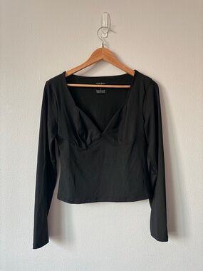 Everyday Black Long-Sleeve V-Neck Top by Twenty Queens